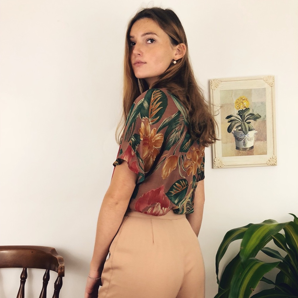 Pleated Rustic Paradise Top - Picture 7 of 8